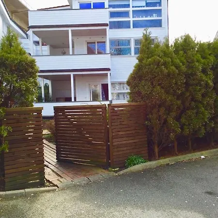 Spacious Waterfront With Free Parking - Upgraded 2024 Apartment Stavanger