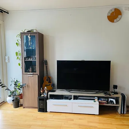 Spacious Waterfront With Free Parking - Upgraded 2024 Apartment *
